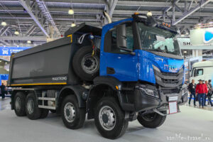samosval-iveco-8x4-1