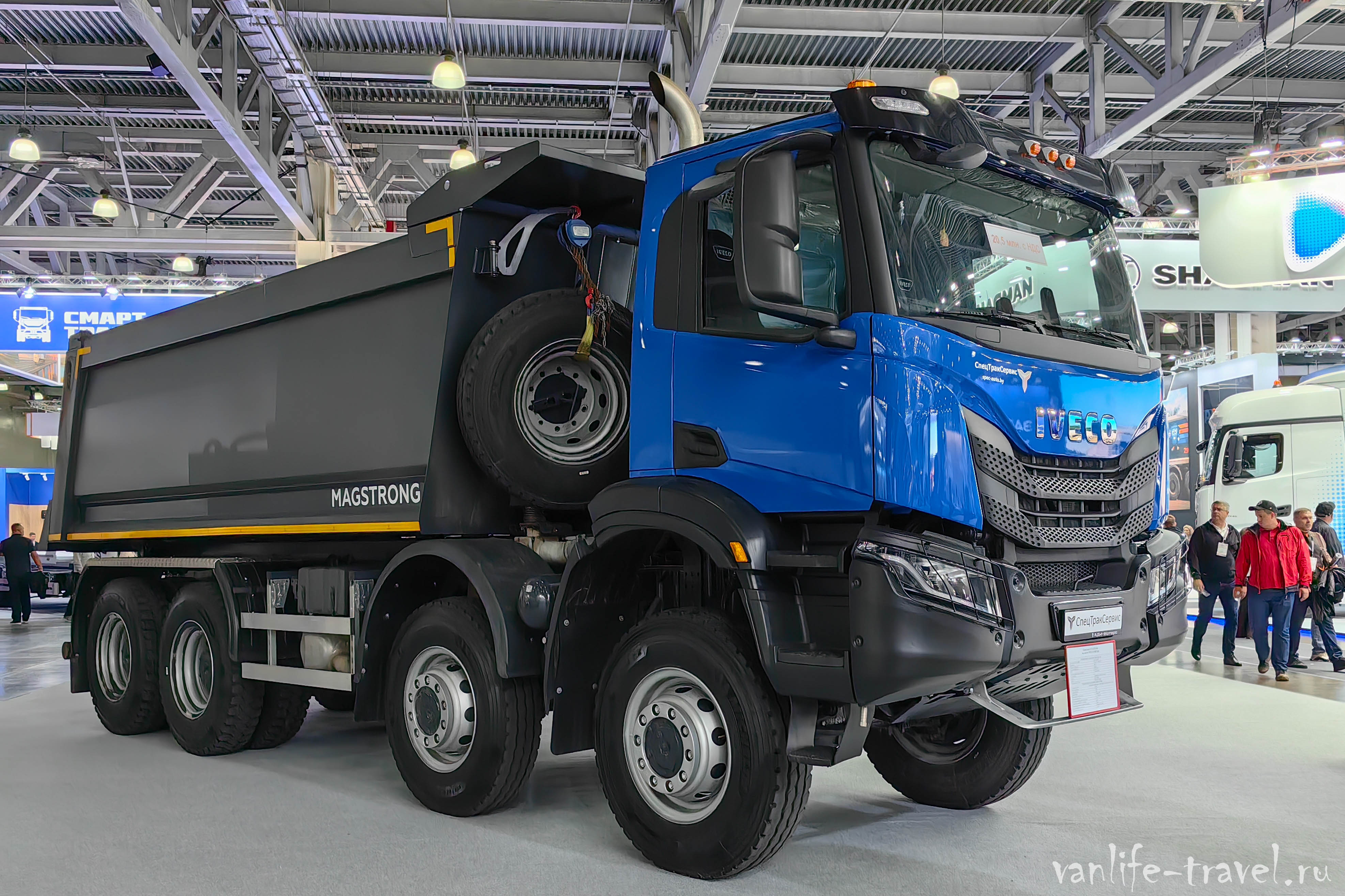 samosval-iveco-8x4-1