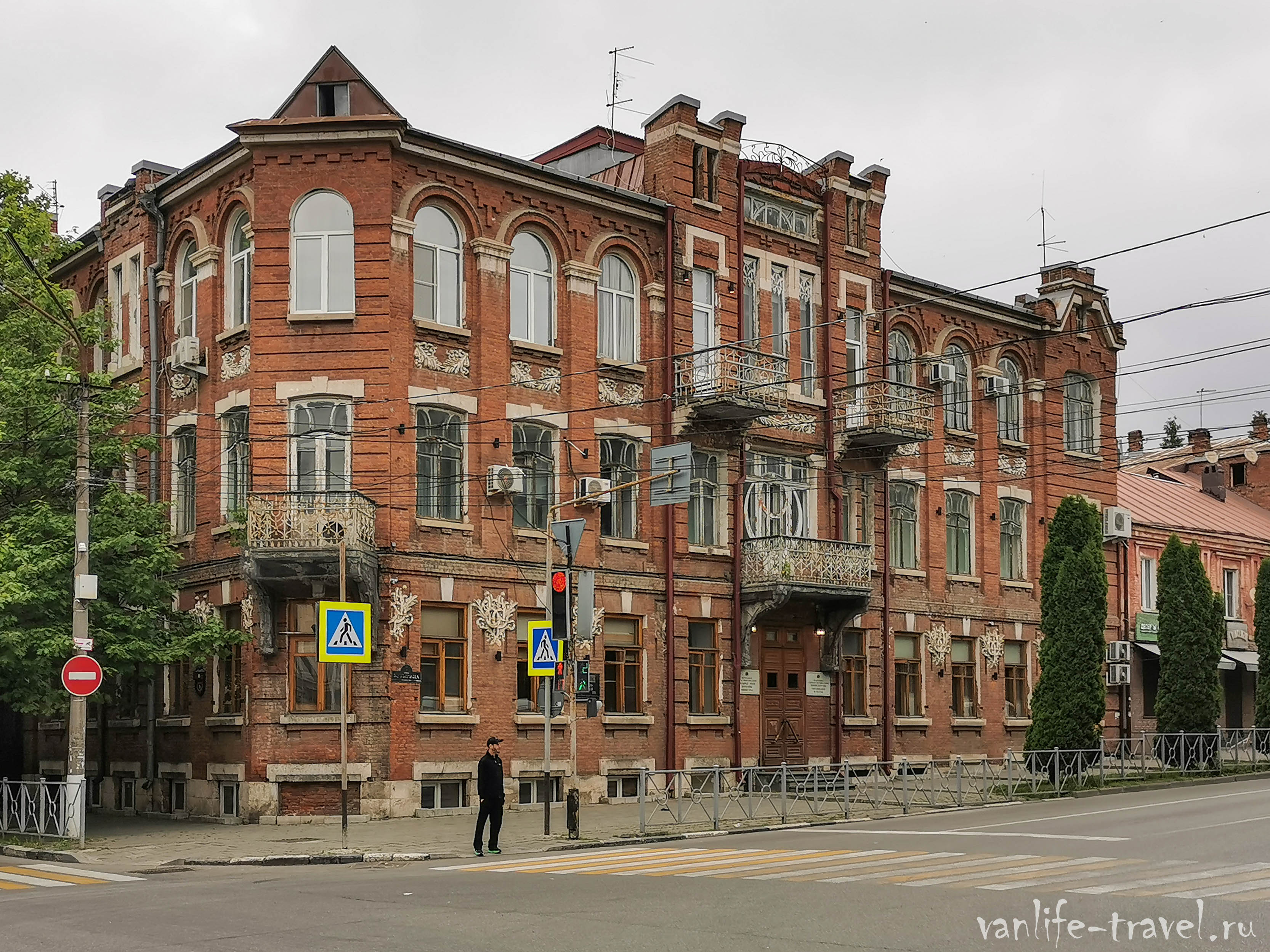 gulyaya-po-ulitsam-vladikavkaza