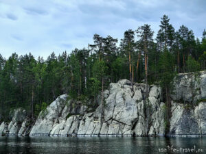 kamennyj-kanjon-na-ozere-kareliya