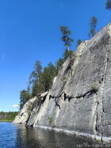 kareliya-skaly-na-ozere